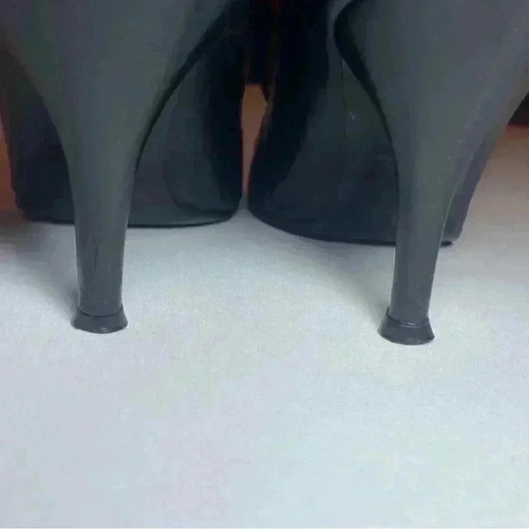 Chanel Vintage Black Pointed Square Toe Heels Bow 36 Leather Mules Gold CC Logo - Picture 9 of 13